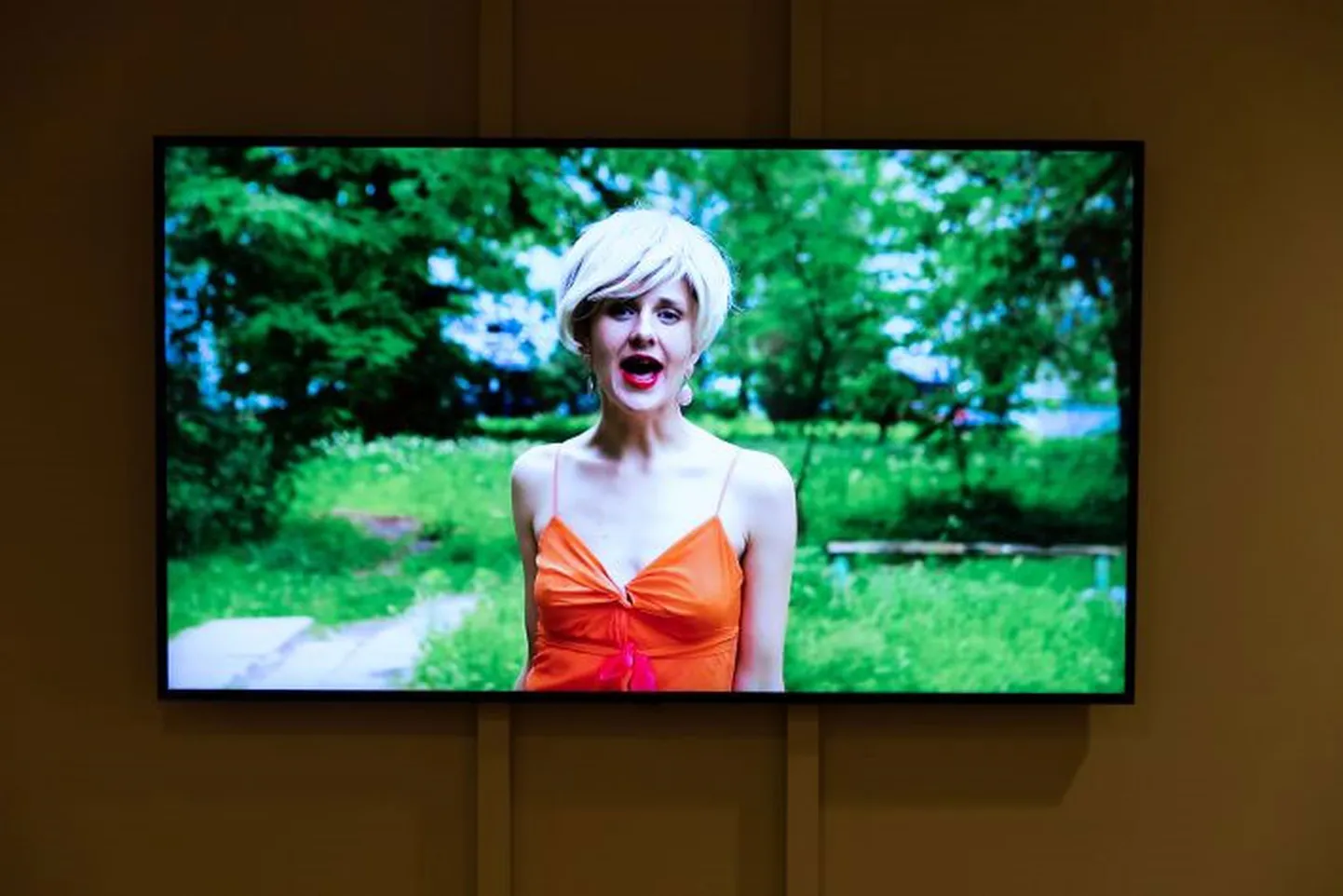 Vikas Ekstas video "Cilvēki kā mākoņi"