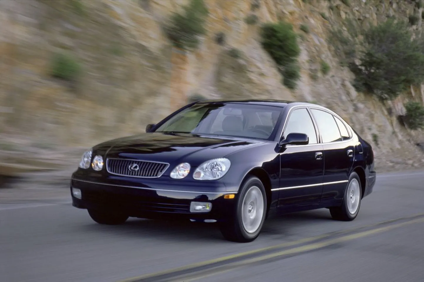 Lexus GS-300.