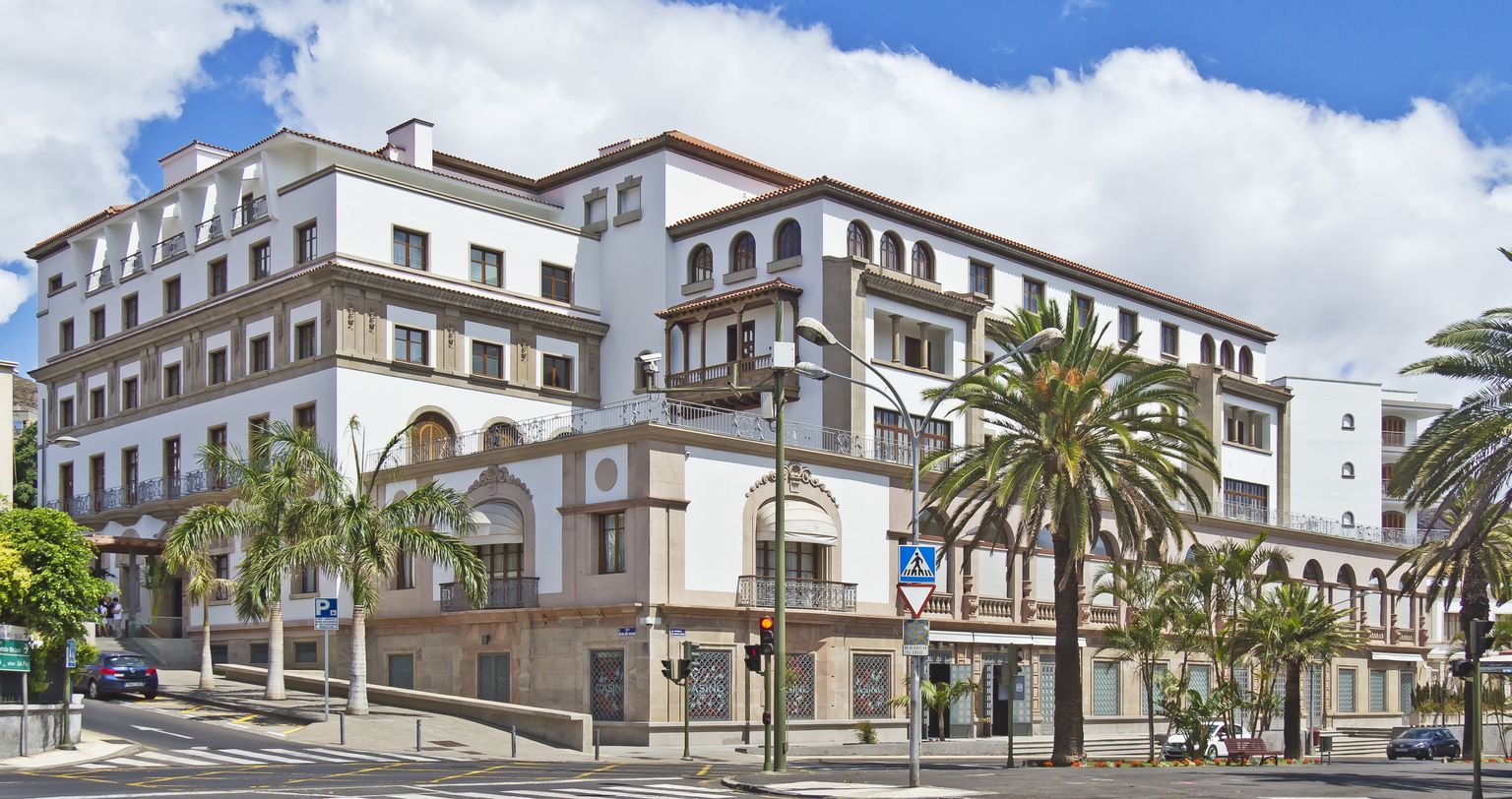 Iberostar Grand Hotel Mencey Santa Cruz de Tenerife linnas. Koostöö IHGga puudutab all-inclusive hotelle.