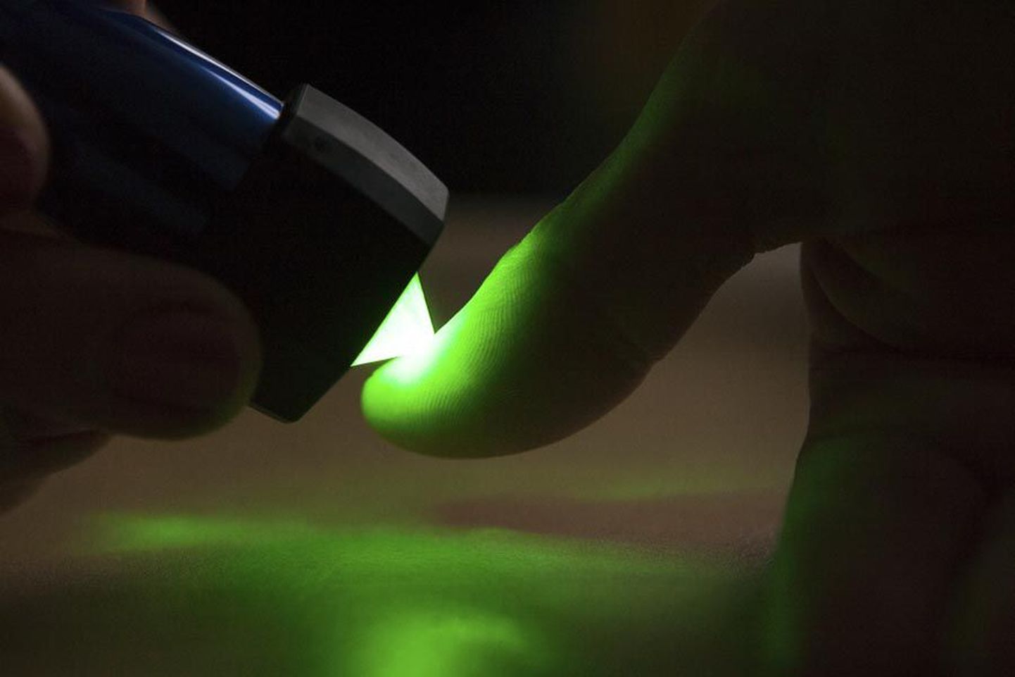 Kinesioloog Malle Rausi tööriistade hulka kuulub ka värvilise valguse kasutamine. Rohelisel valguskiirel on tugev tervendav jõud, samuti ergutab roheline suuremeelsust ja vitaalsust.