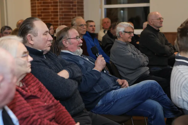 Rändeteemaline arutelu Navi seltsimajas Võrumaal.