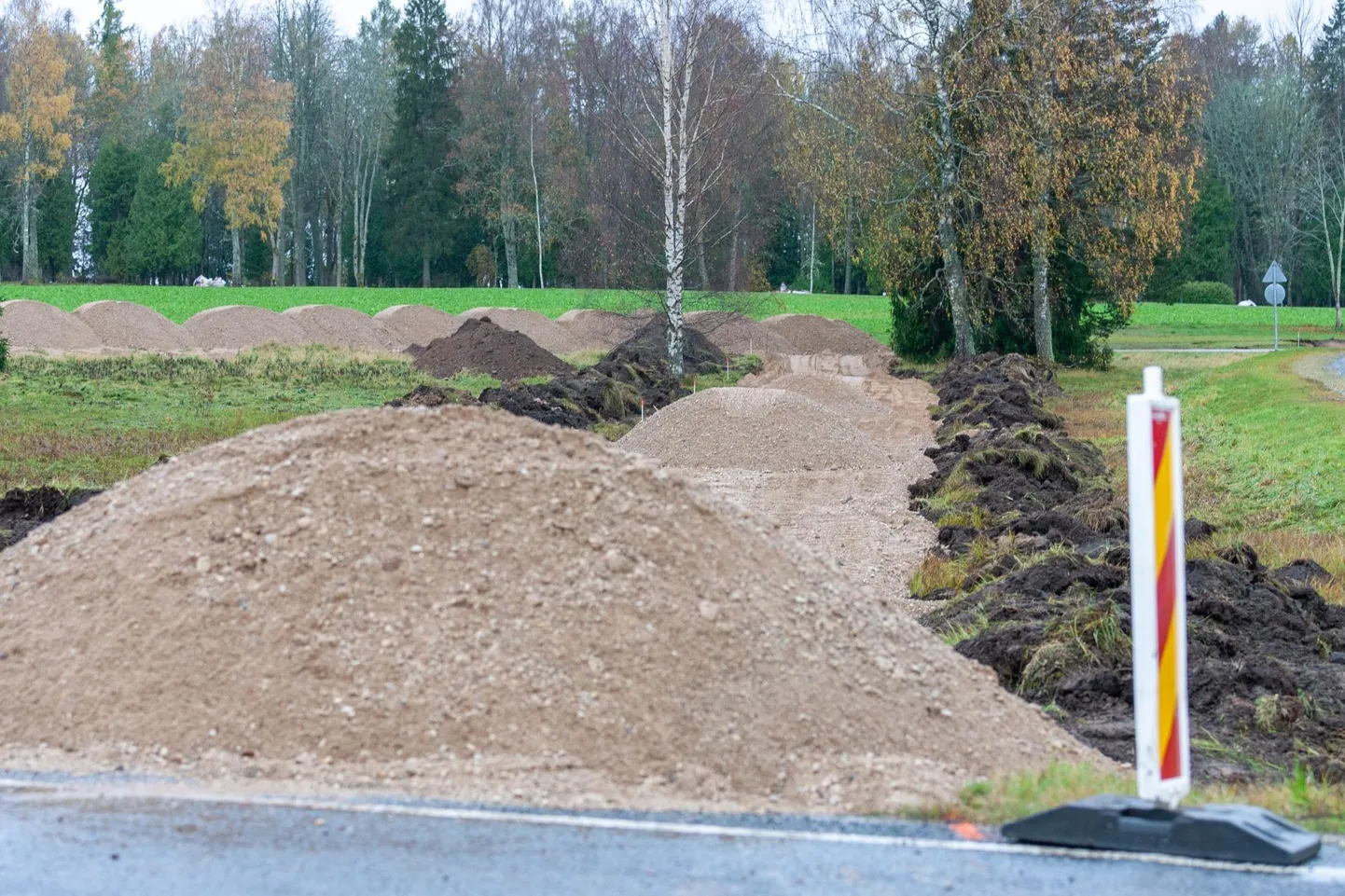 Mullu jagati Pärnu osavaldade erateede omanikele ligemale 1500 tonni kruusa. Foto on illustreeriv.