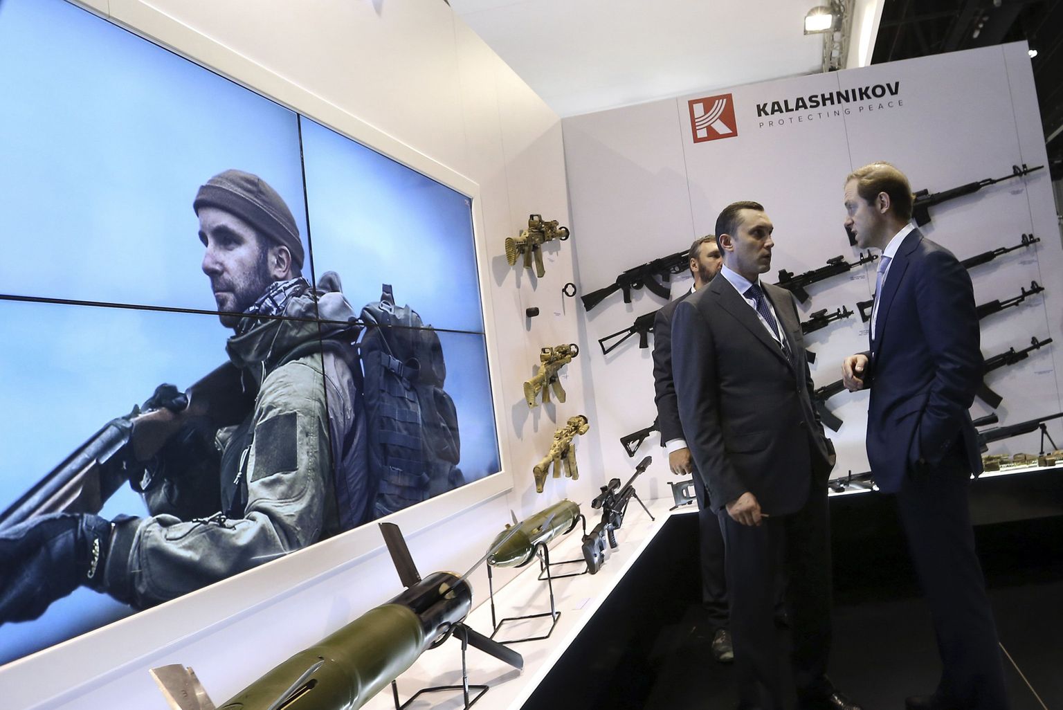 Kalašnikovi kontserni boks Abu Dhabis peetaval relvatööstusmessil IDEX 2015.