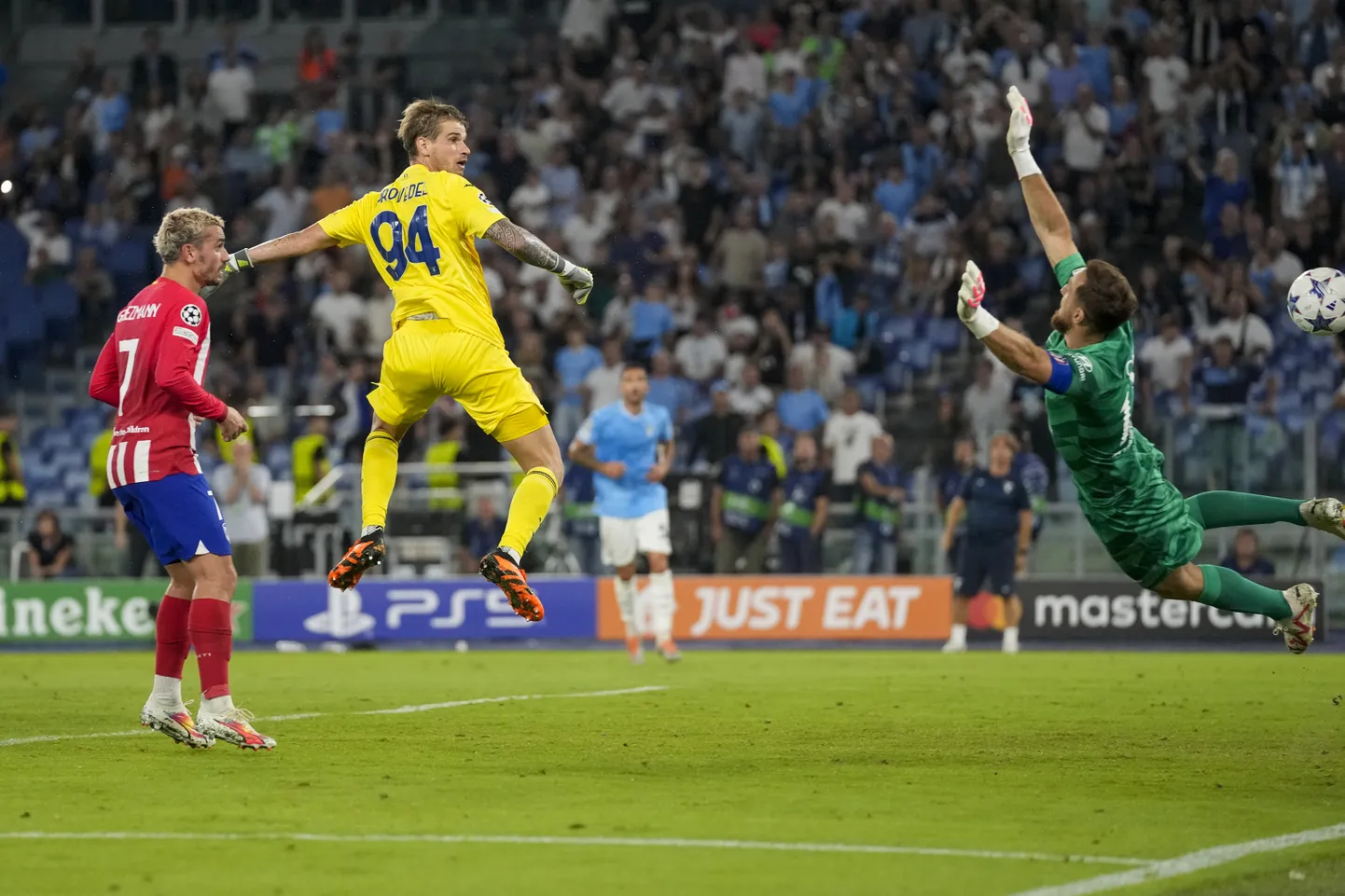 Lazio väravavaht Ivan Provedel hoolitses Meistrite liiga mänguõhtu ägedaima värava eest.