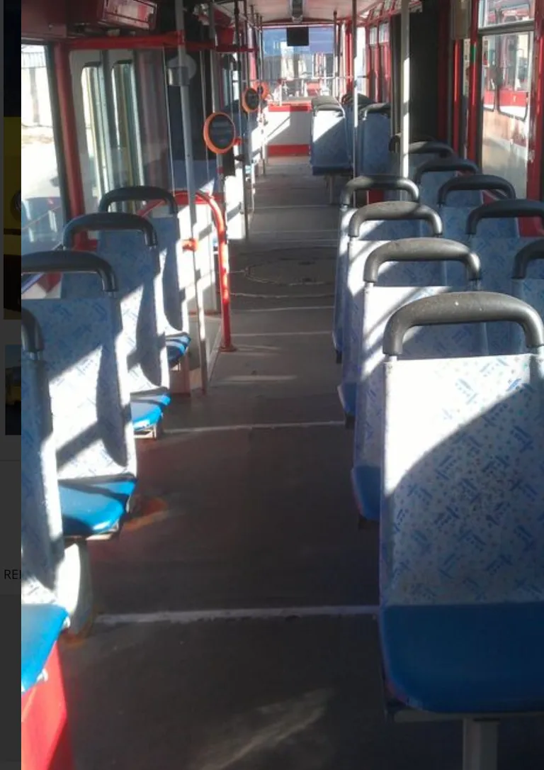 Trammi sisevaade. Validaatorid müüdava trammi hulka ei kuulu ja neid ostja endaga kaasa ei saa.