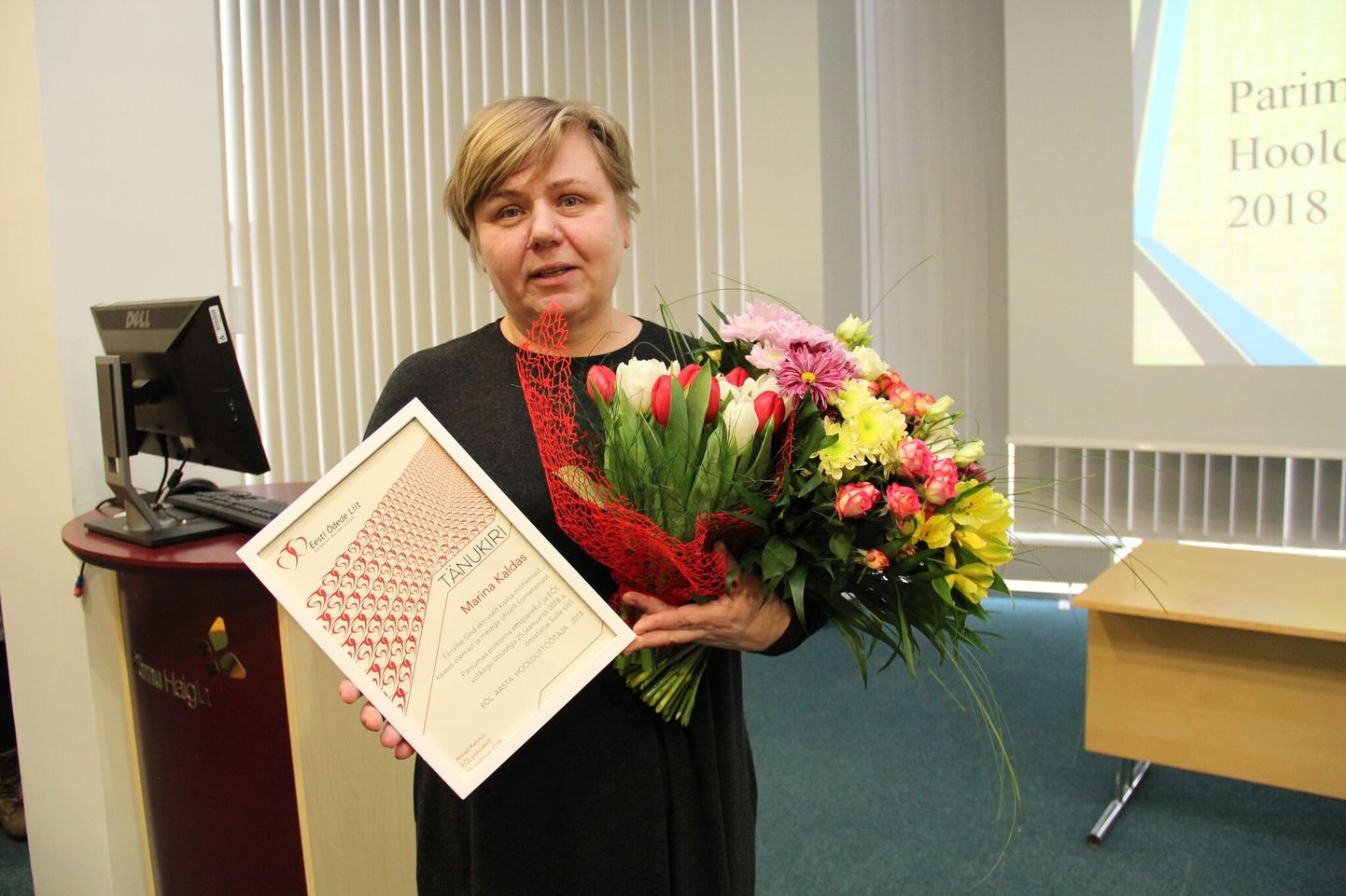 Eesti õdede liit valis aasta hooldustöötajaks Pärnu haigla erakorralise meditsiini osakonna hooldaja Marina Kaldase, kes haiglas alustas tööd 1984. aastal.