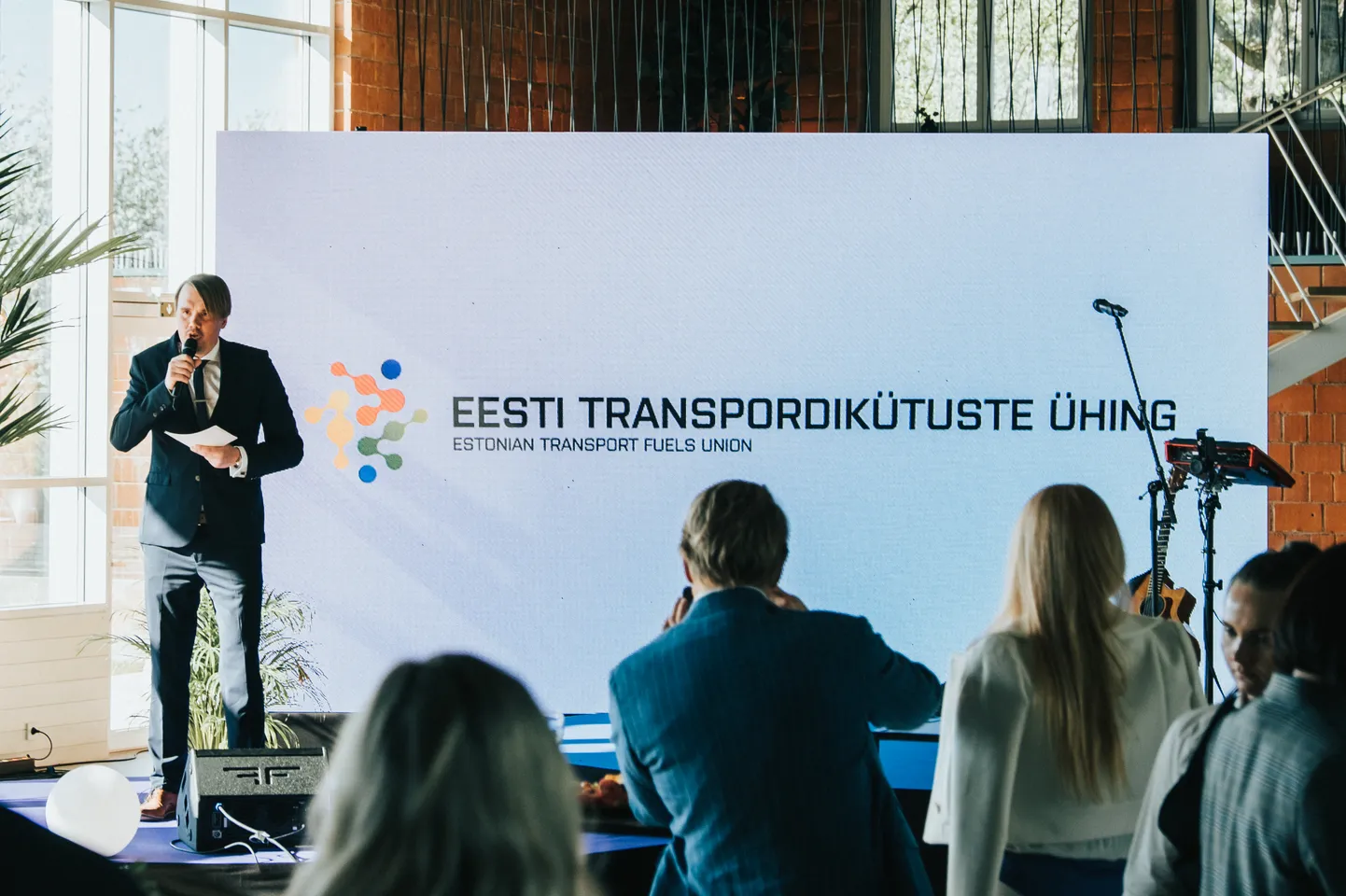 Õliühingu nimevahetust tuvustati organisatsiooni 30. aastapäeva tähistamisel.