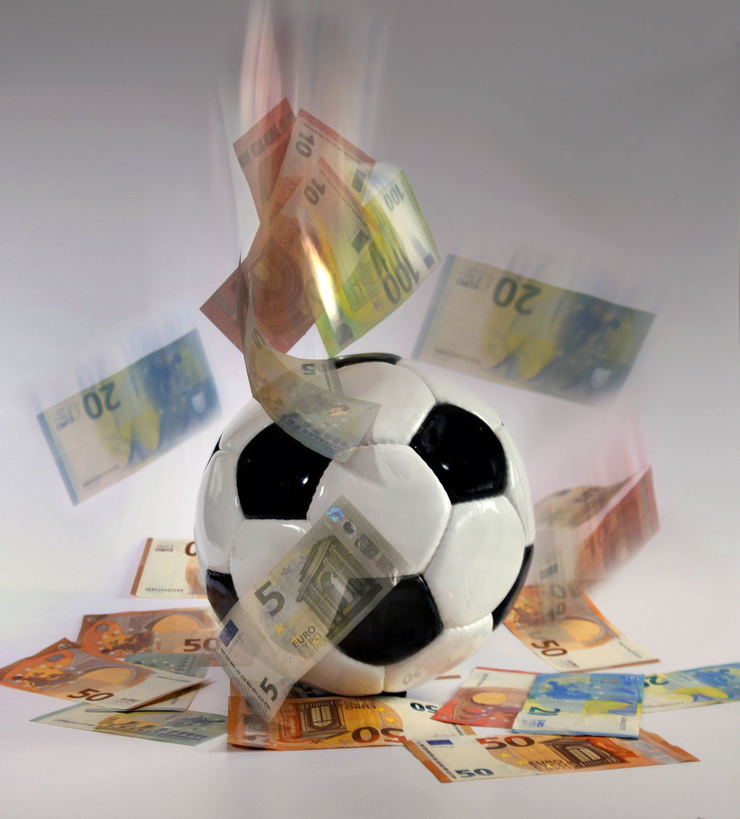 UEFA toetab Eesti jalgpalliliitu 4,3 miljoni euroga.