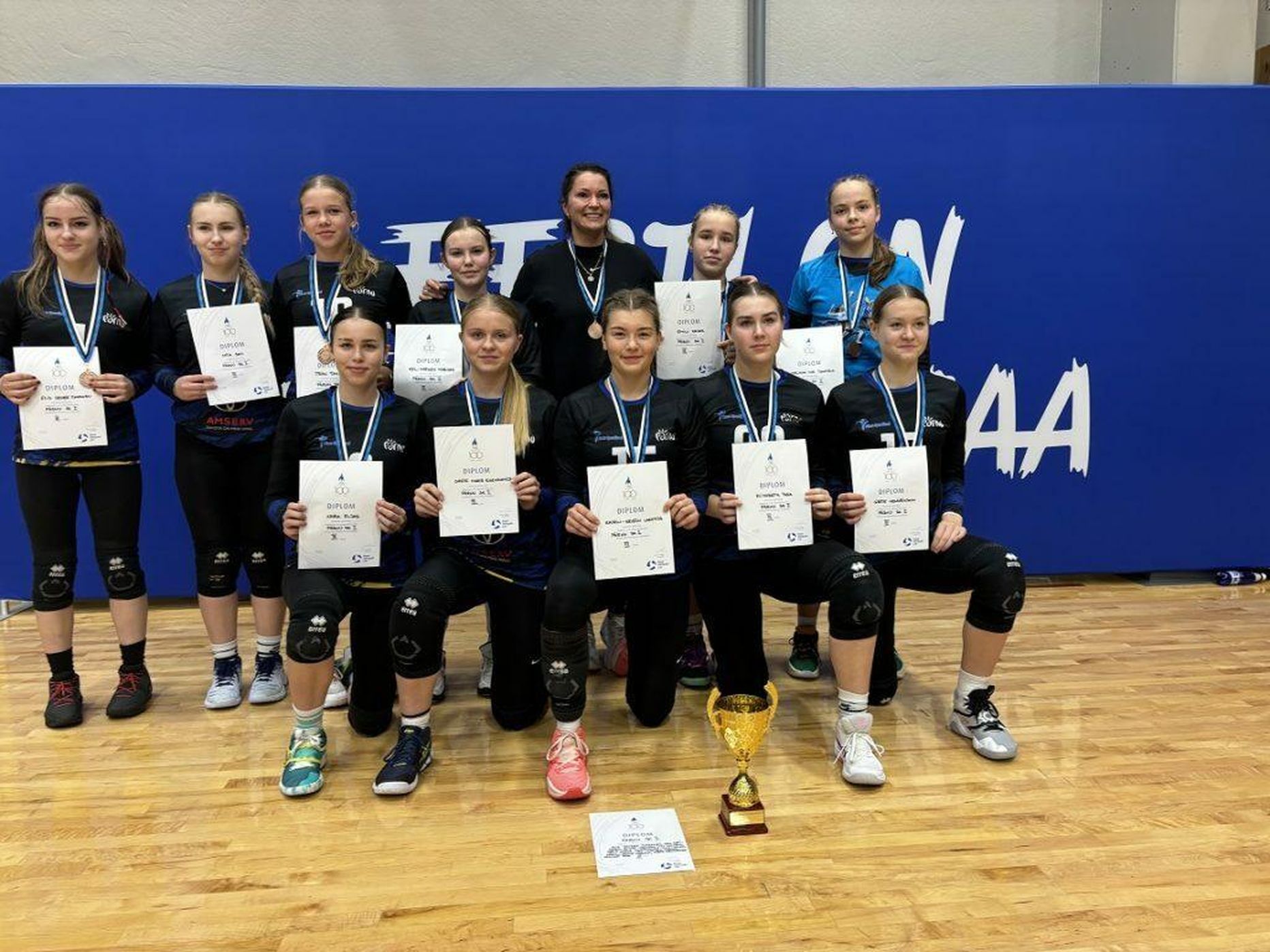 Pärnu spordikooli neiud saavutasid U16-vanuseklassi võrkpalli Eesti karikavõistlustel kolmanda koha.