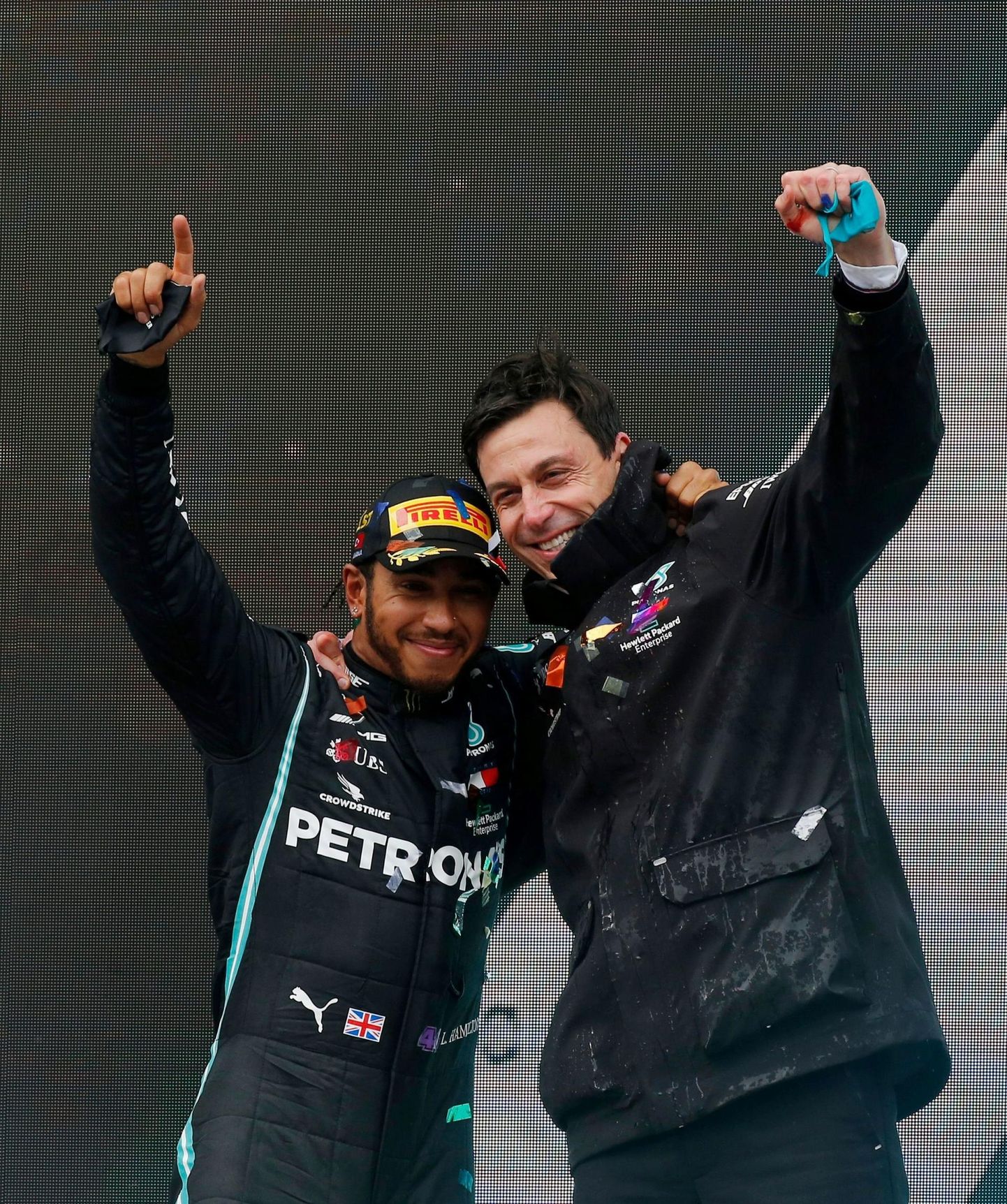 Lewis Hamilton (vasakul) ja Toto Wolff on koos saavutanud suuri võite. Kas edukas tandem jätkab Mercedeses ka uuel aastal?
