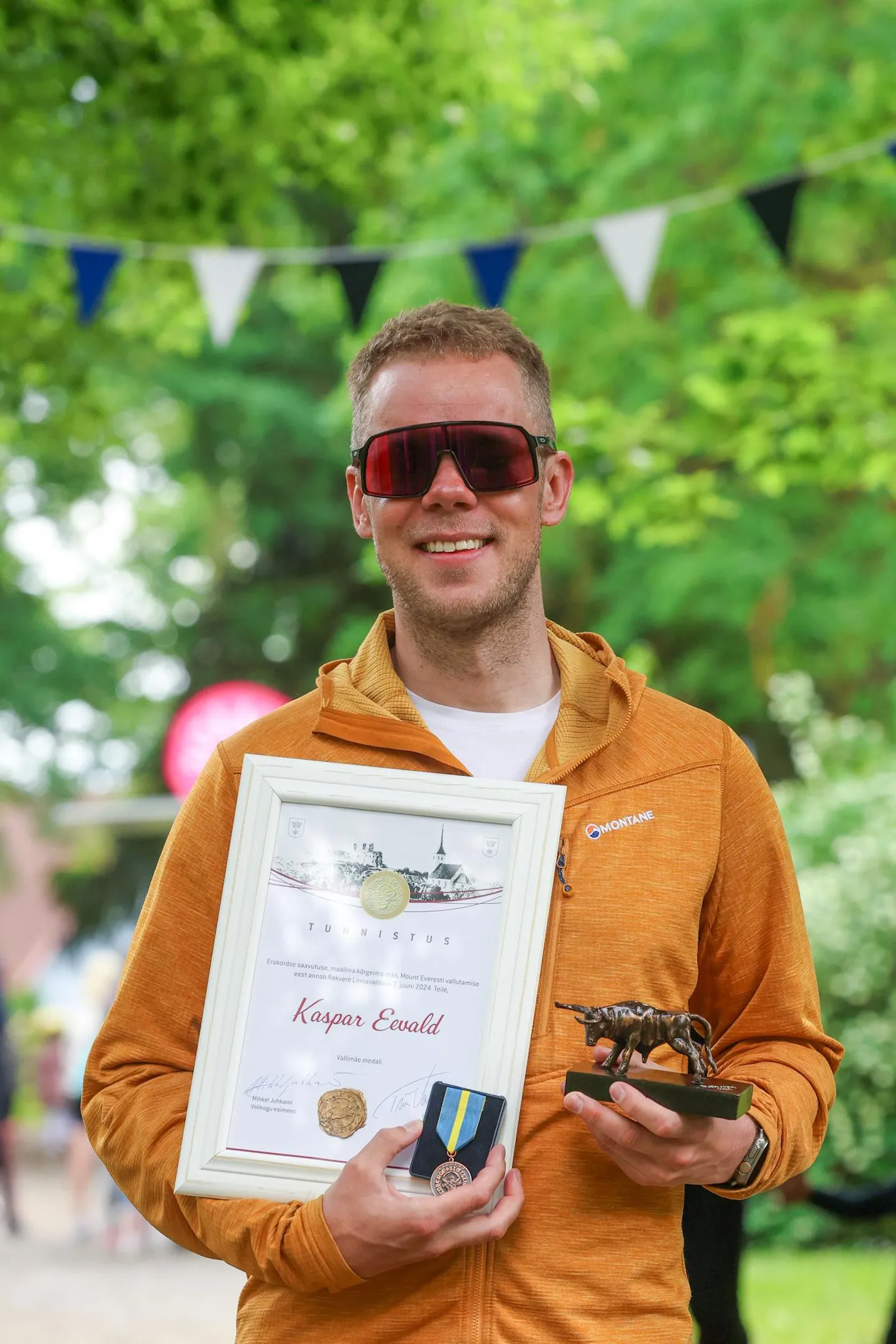 Kaspar Eevaldist sai kümnes inimene, kes on pälvinud Vallimäe medali, Rakvere linna kõrgeima autasu.