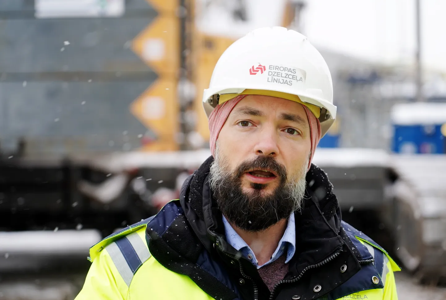 "Eiropas dzelzceļa līnijas" valdes priekšsēdētājs Kaspars Vingris piedalās preses konferencē, kura laikā informē par "Rail Baltica" projekta attīstību, tajā skaitā Rīgas Centrālās stacijas izbūves progresu, darbiem Rīgas starptautiskās autoostas un pilsētas kanāla zonā, un citām aktualitātēm.