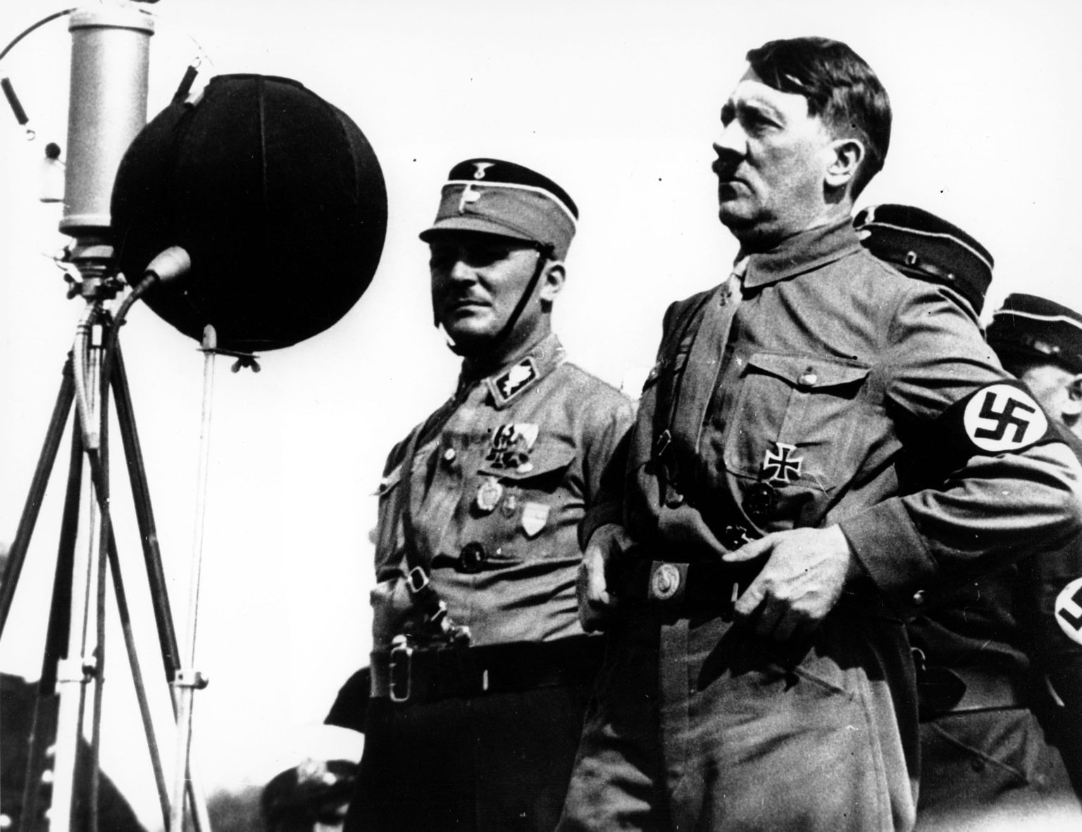 Adolf Hitler 1933. aastal kõne pidamas