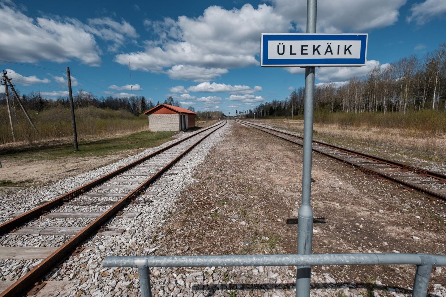 Tootsi raudteejaamas ja ülesõidul on vaikne ja raudteerööpad tühjad, kuid kunagi toob Rail Baltic sinna nagu ka Kaismale, Kilksamale, Surjusse ja Häädemeestele taas rongid ja kohalikud peatused.