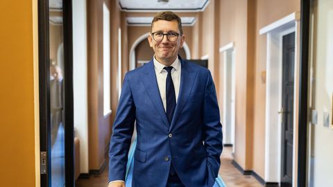 Podpora Reformierakonni padla na rekordno nizko raven, opozicijske stranke pridobivajo