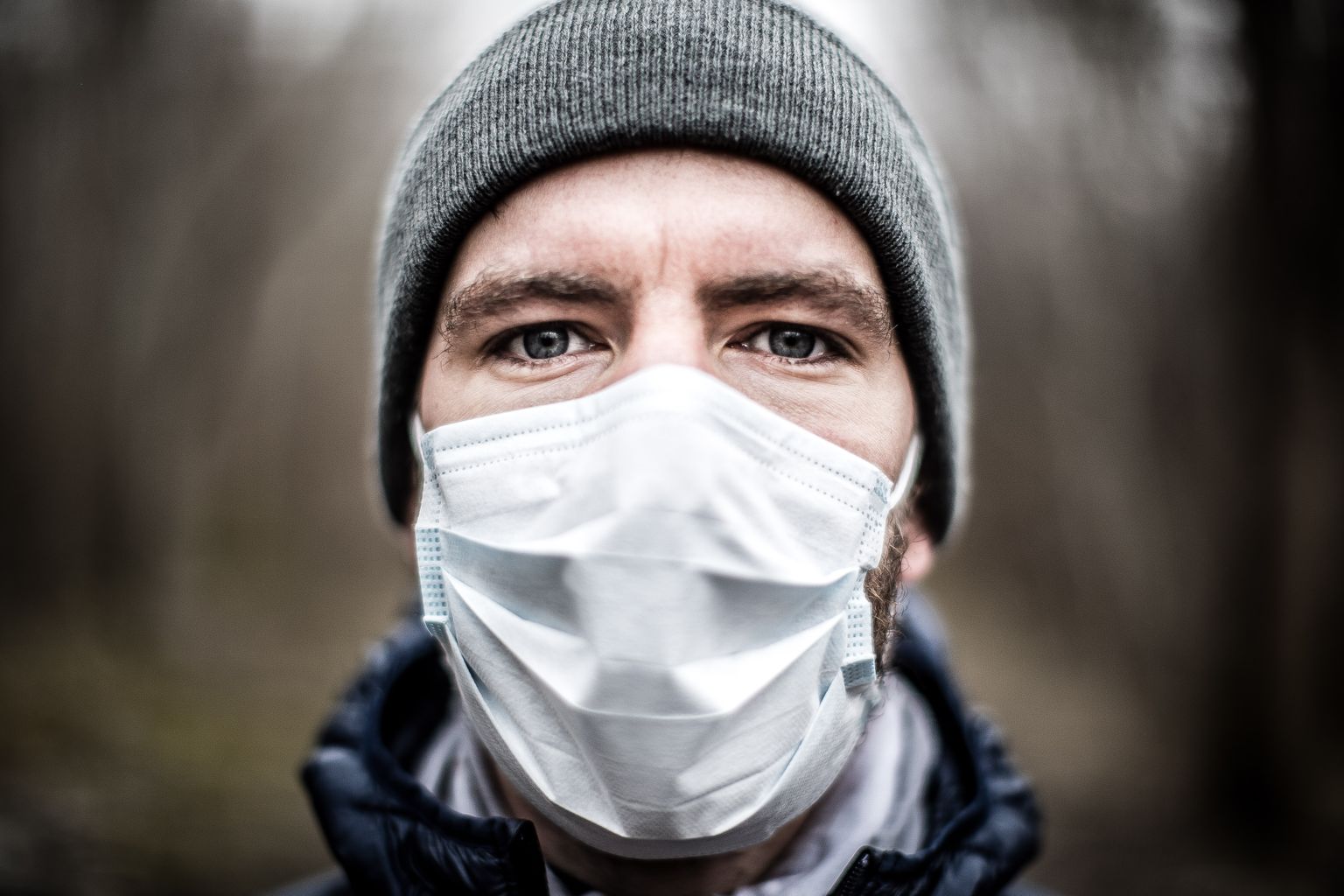Iseenda kaitseks on meil vaja kanda spetsiaalset maski, kuid teiste nakatamise ära hoidmiseks ja viiruse leviku tõkestamiseks kõlbab ka lihtsam, kasvõi ise tehtud mask.