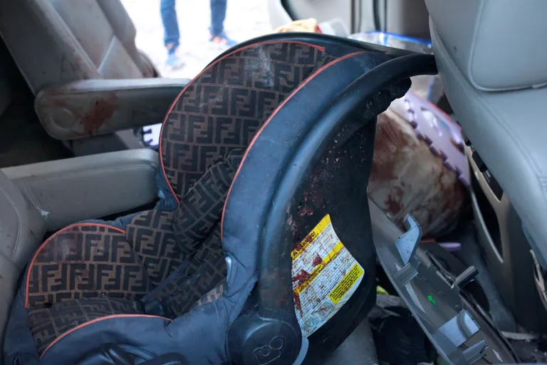 Tulistamises elu kaotanud Christina Langford Johnsoni auto ja selles olnud turvatool, mis päästis ta tütre Faithi elu