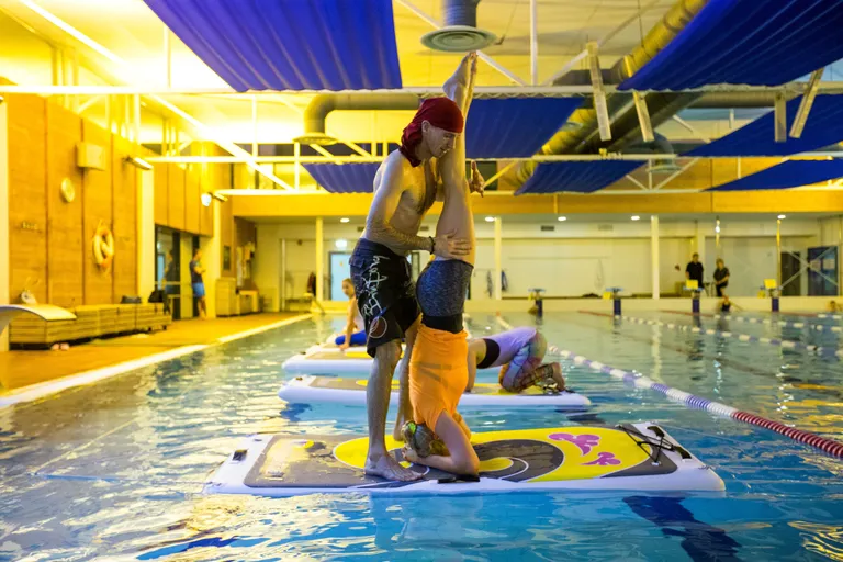 Pea peale vee peal ulpival alusel? Parem ruttu jalad taeva poole, enne kui hirm jõuab tulla. Ja kui treener kõrval julgustab, pole ju hullu midagi.