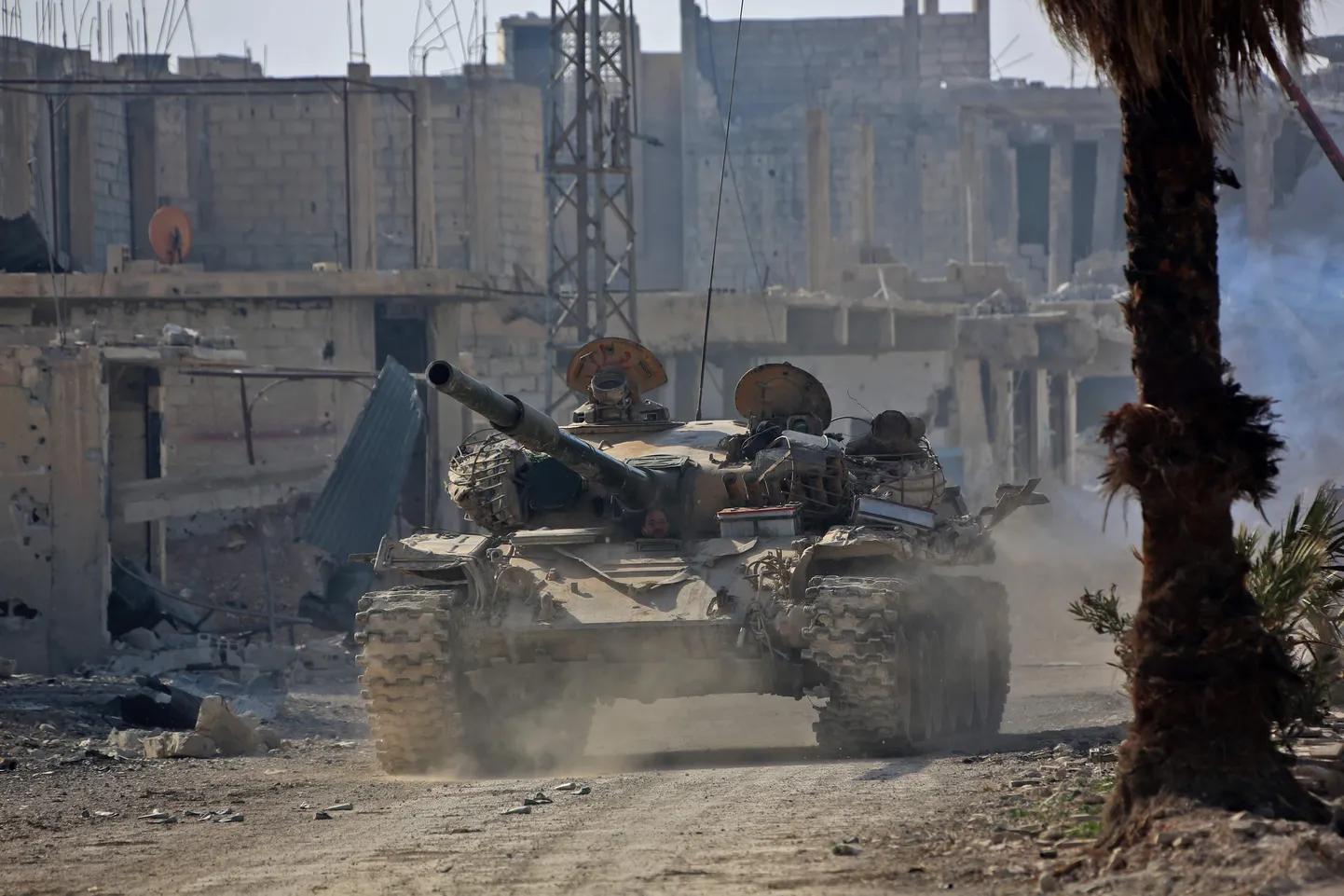 Süüria valitsusvägede tank Beit Nayemis.