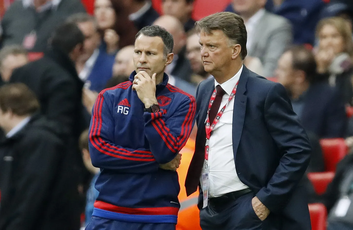 Ryan Giggs (vasakul) koos Louis van Gaaliga.