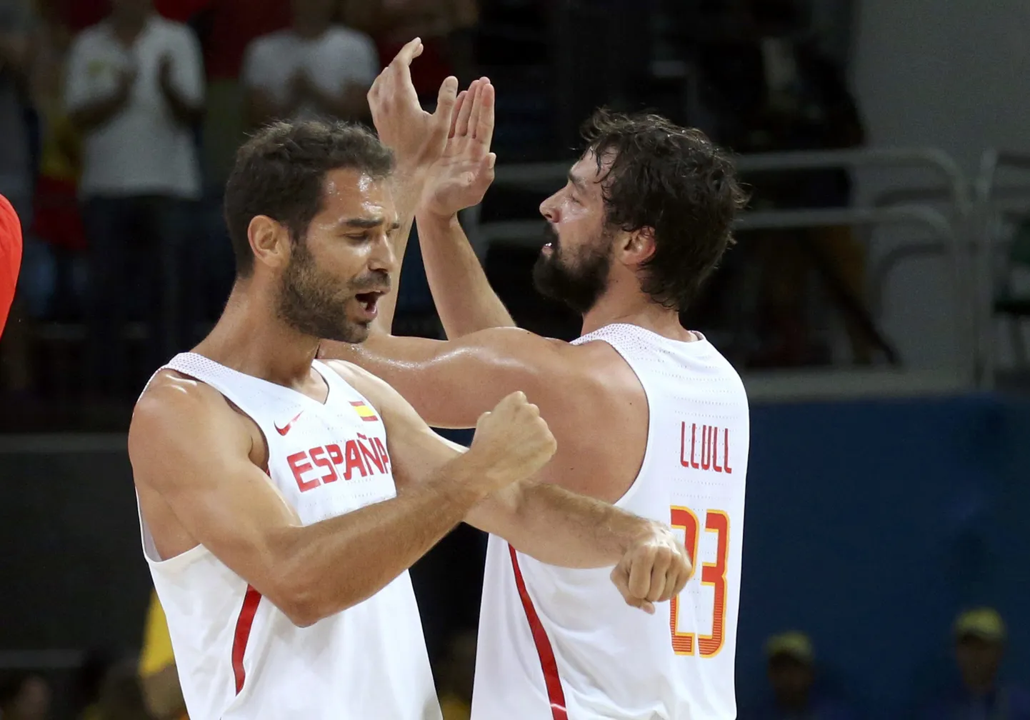 Jose Manuel Calderon (vasakul) ja Sergio Llull rõõmustamas poolfinaali edenemise üle.