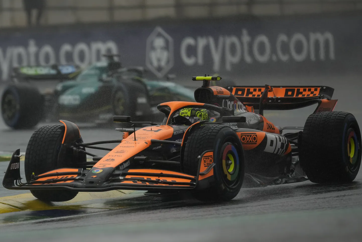 Lando Norris Interlagose ringrajal.