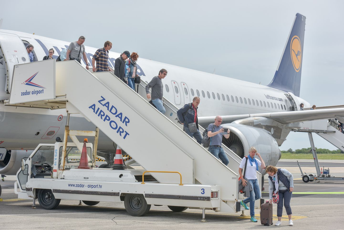 Lufthansa lennuk Horvaatias Zadari lennuväljal.