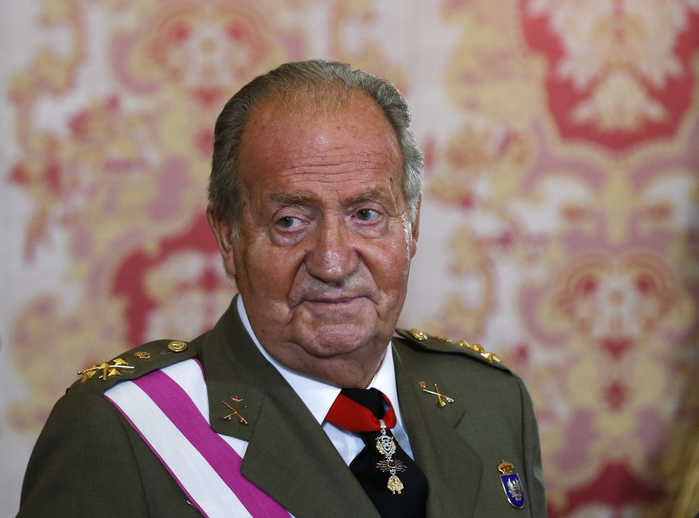 Hispaania kuningas Juan Carlos 8. juunil 2014 Madridis Hispaania relvajõudude aastapäeva tähistamisel
