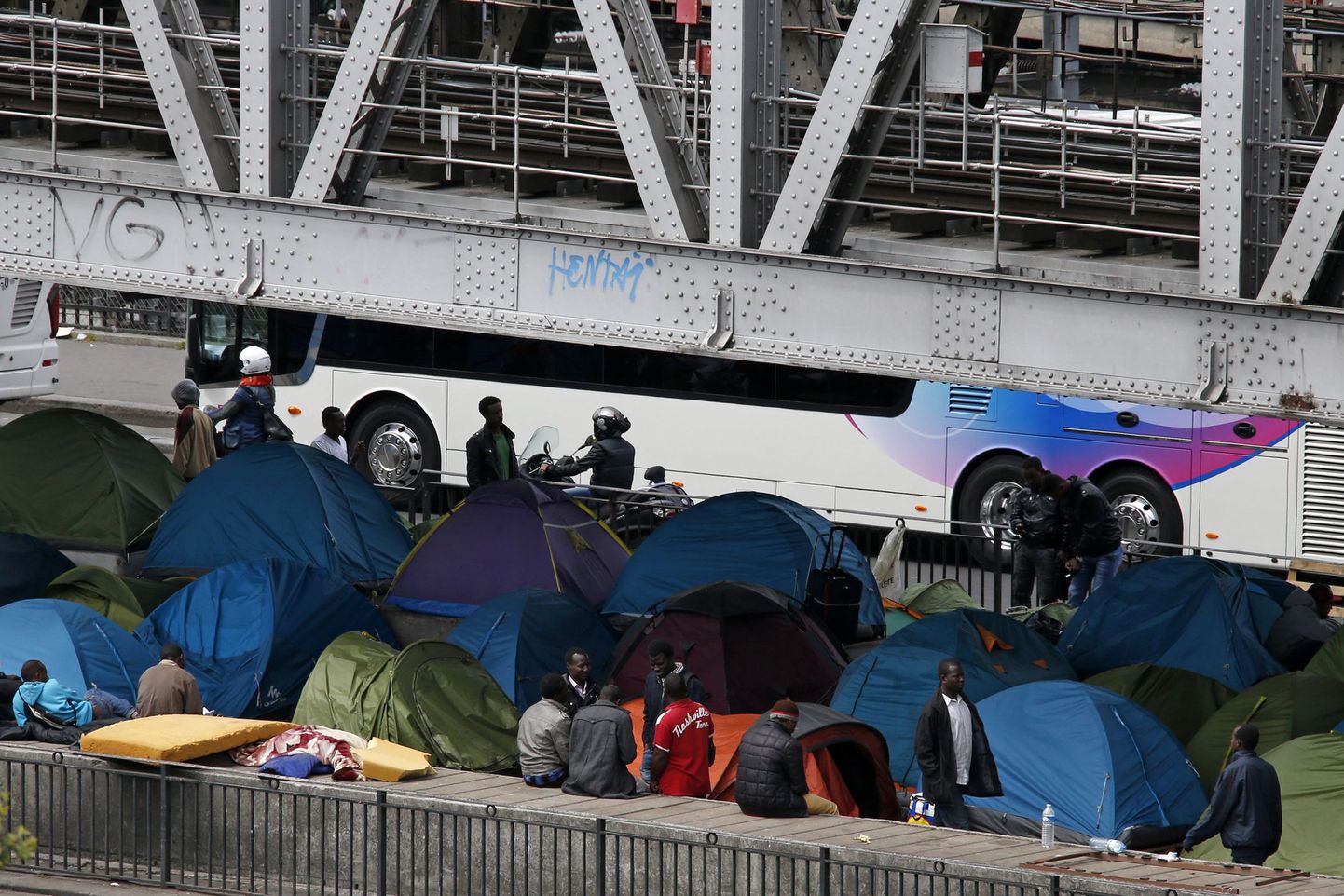 Migrantide laager metroosilla all.