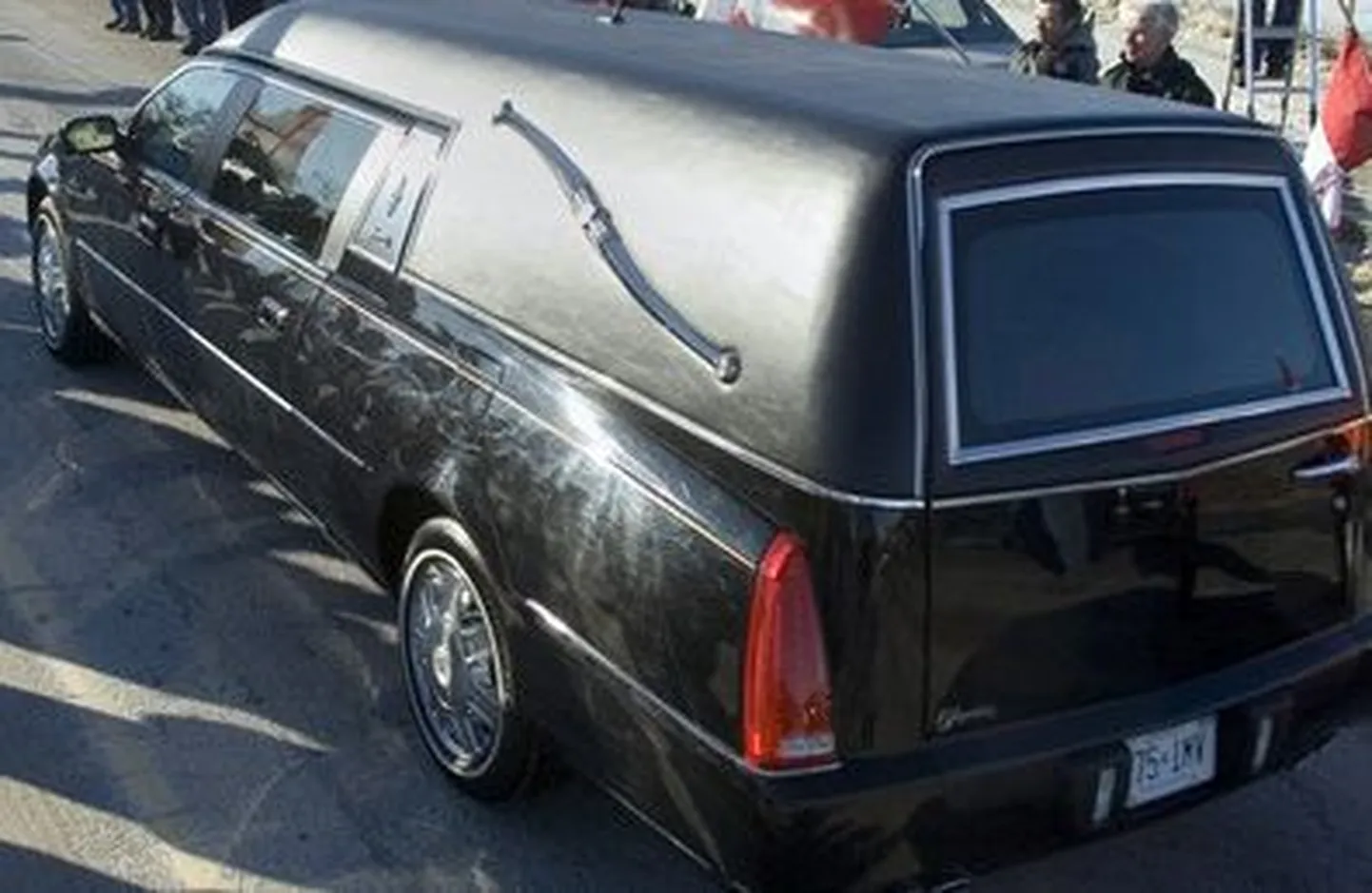 Laip jäeti mitmeks kuuks matuseautosse