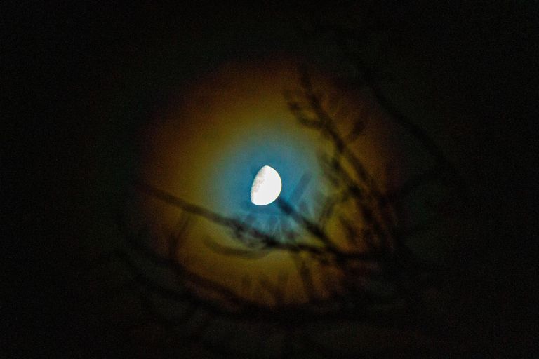 Valgas võis Kuu ümber näha pärga ehk tara ehk koroonat.