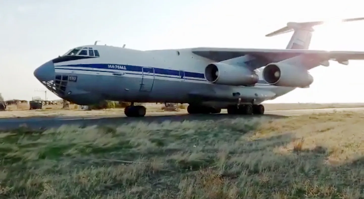 Krievijas armijas transporta lidmašīna “Il-76”.