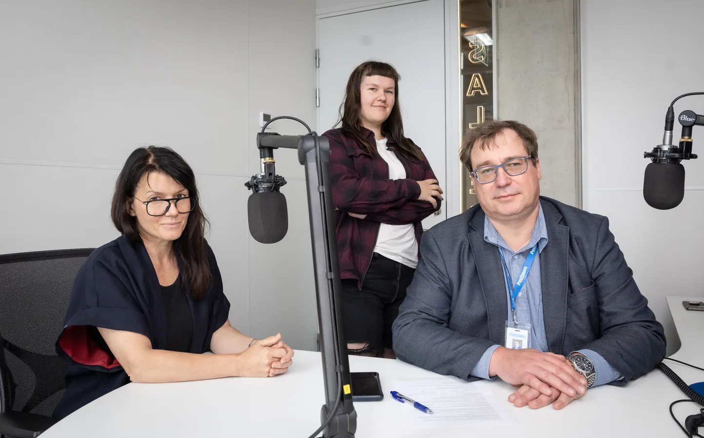 Kultuuriminister Heidy Purga, ajakirjanik Andrus Karnau ja tavapärane saatejuht Tuuli Põhjakas.