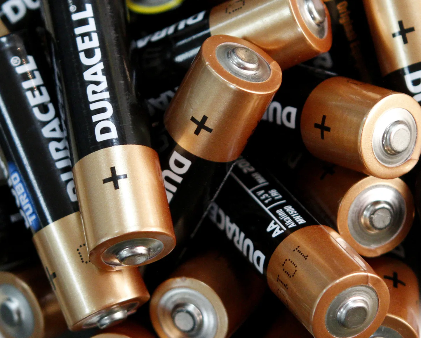 Батарейки Duracell.