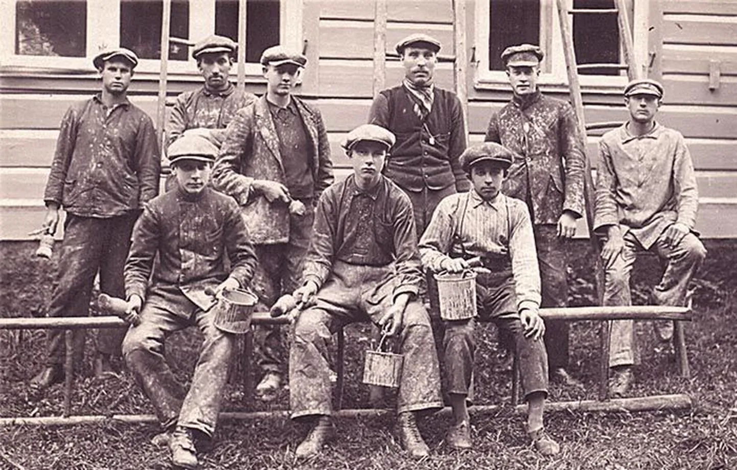 Jochmanni maja 1925. aastal värvinud maalripunt.