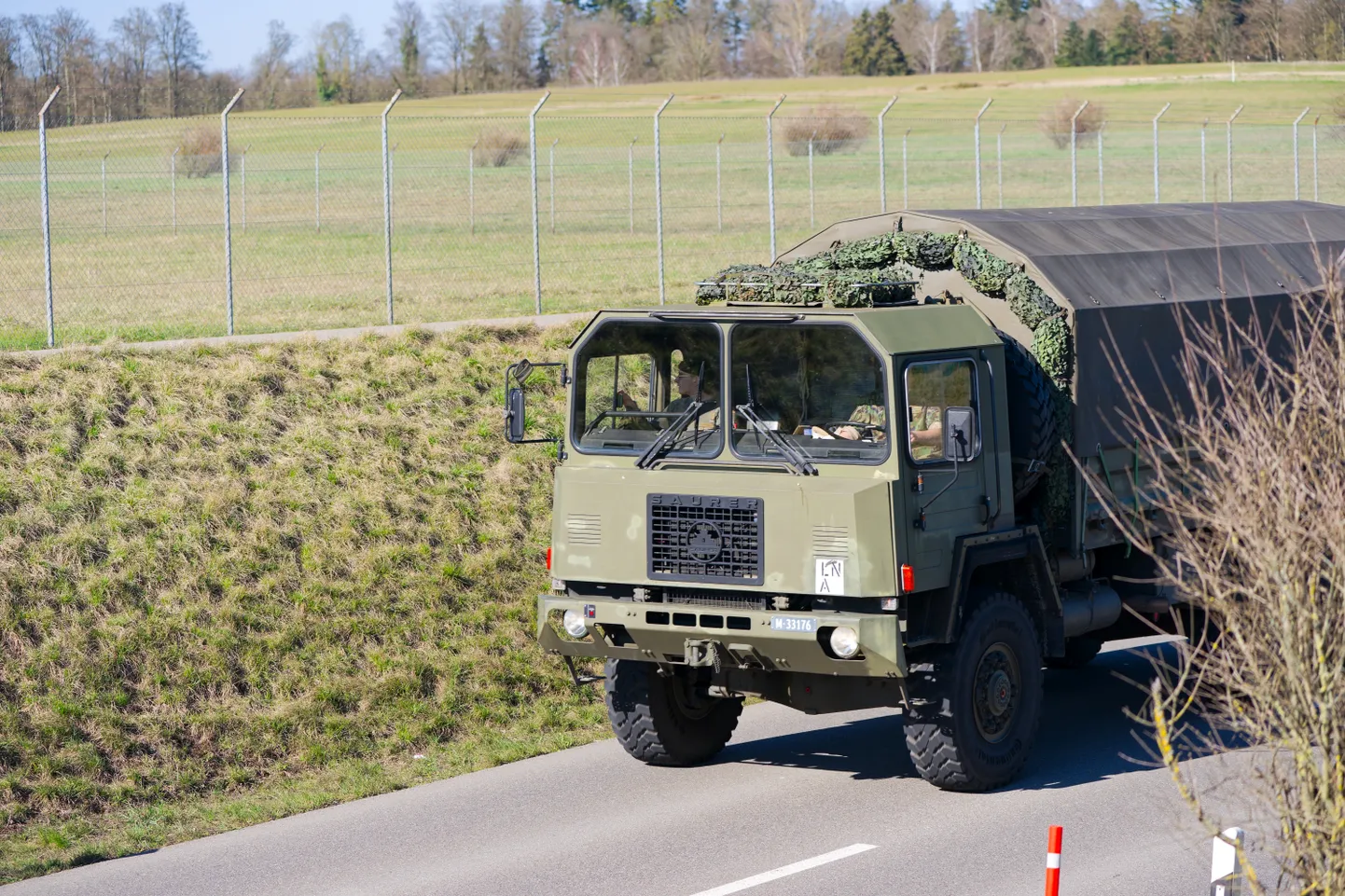 Armijas kravas auto "Saurer 6DM", ilustratīvs attēls