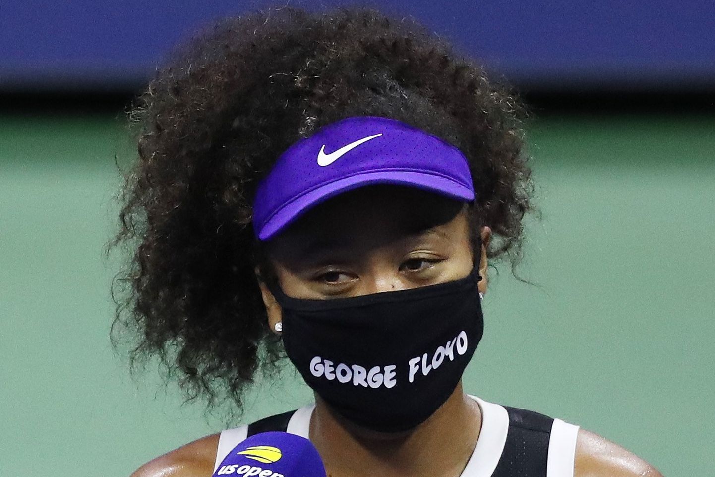Jaapani tennisist Naomi Osaka kandis enne ja pärast US Openi veerandfinaali George Floydi nimega kaitsemaski.