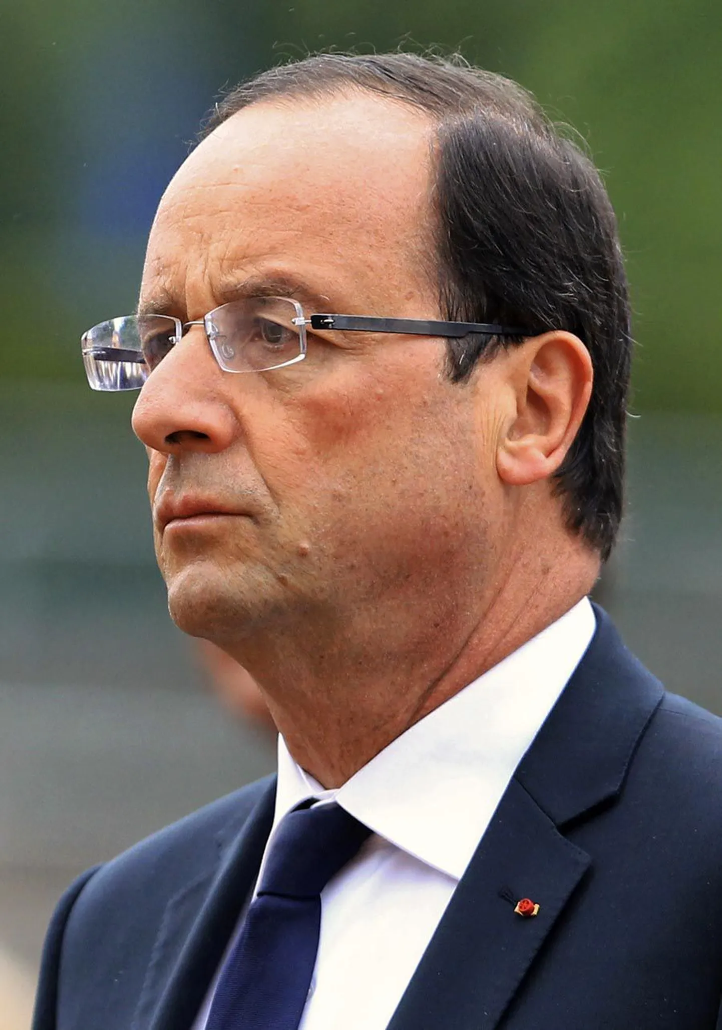 François Hollande eile Suresnesis Pariisi lähedal.