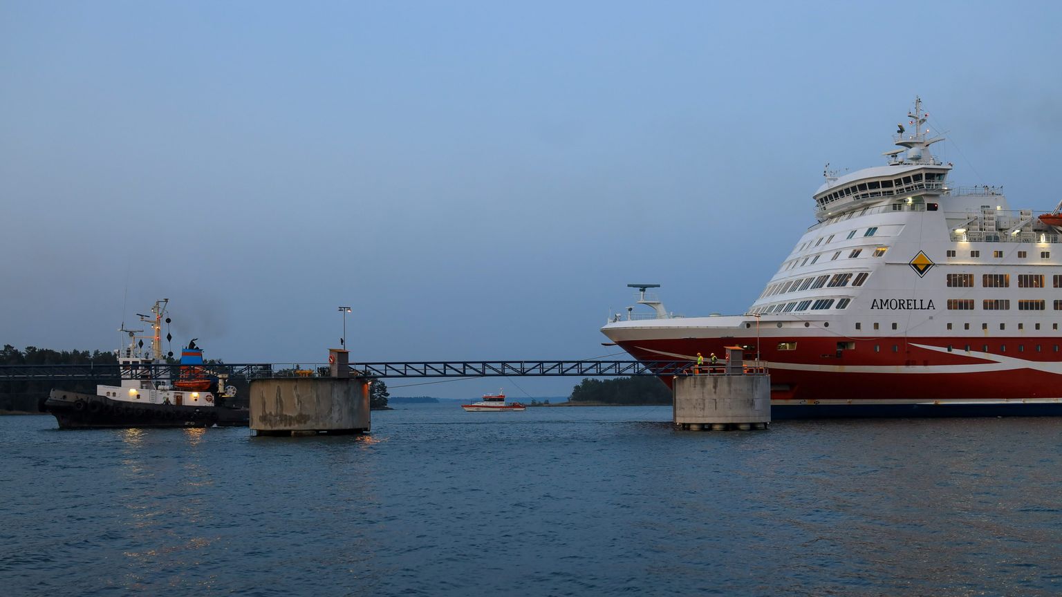 Viking Line'i laev Amorella jõudis pukserite abiga Långnäsi sadamasse 23. septembri õhtul pisut enne kella kaheksat.