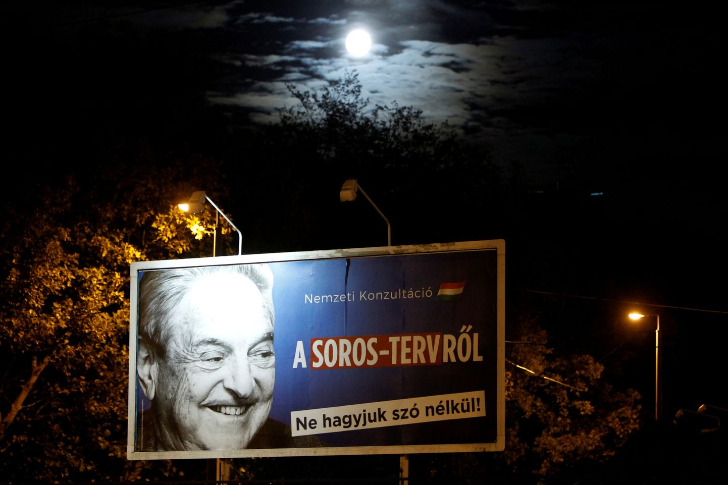 George Sorose tegevust takistama kutsuv Ungari valitsuse plakat.