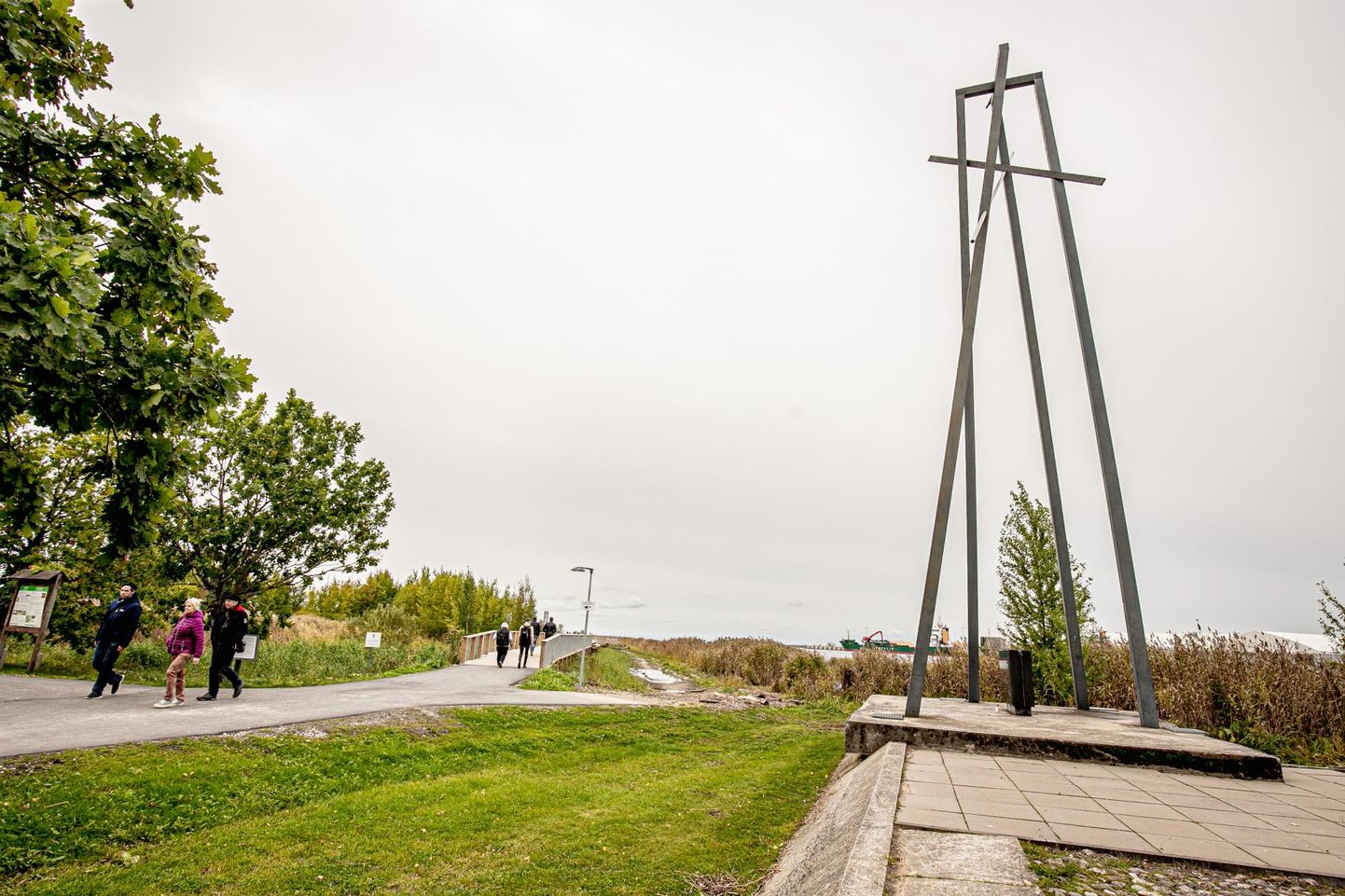 Estonia mälestusmärk Pärnus asub muulitee alguses.