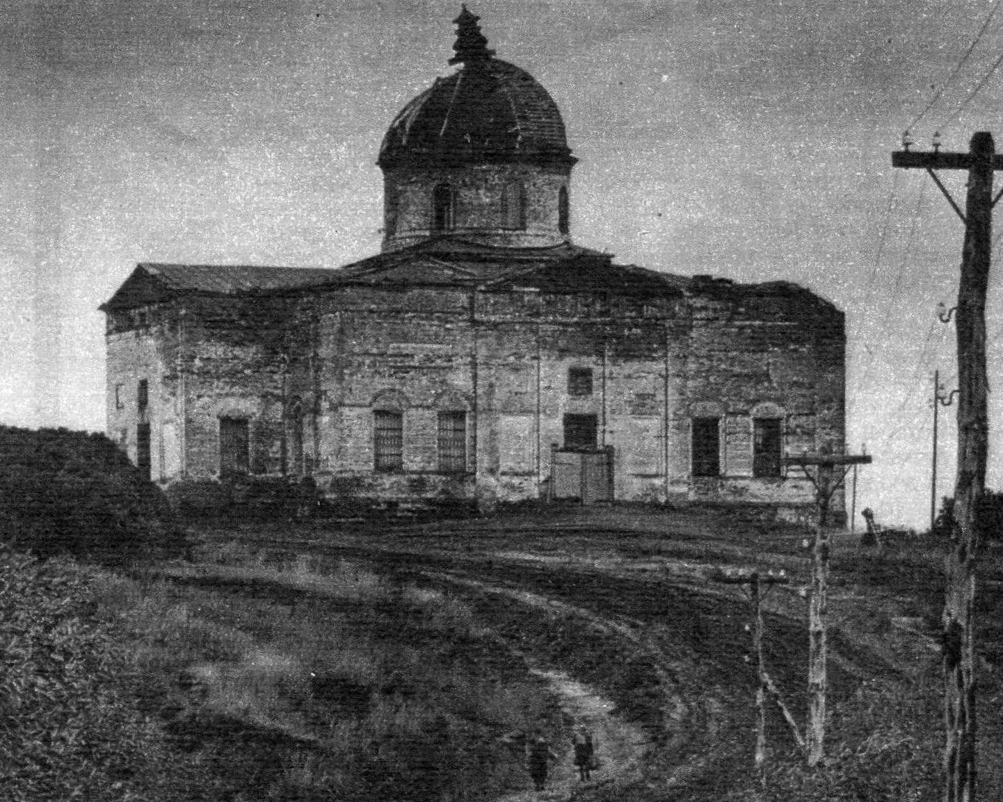 Kui inimene soovib oma kinnistul oleva maja mujale vedada, võib ta kaasa võtta ka sellealuse maa.