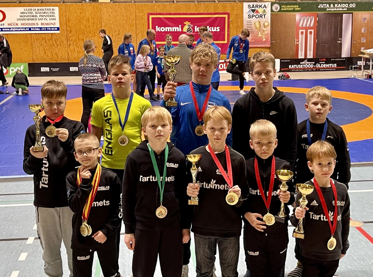 Tartu Kalev-Englase klubist saavutasid Vooremaa võistlustel tugevad kohad 12 maadlejat.