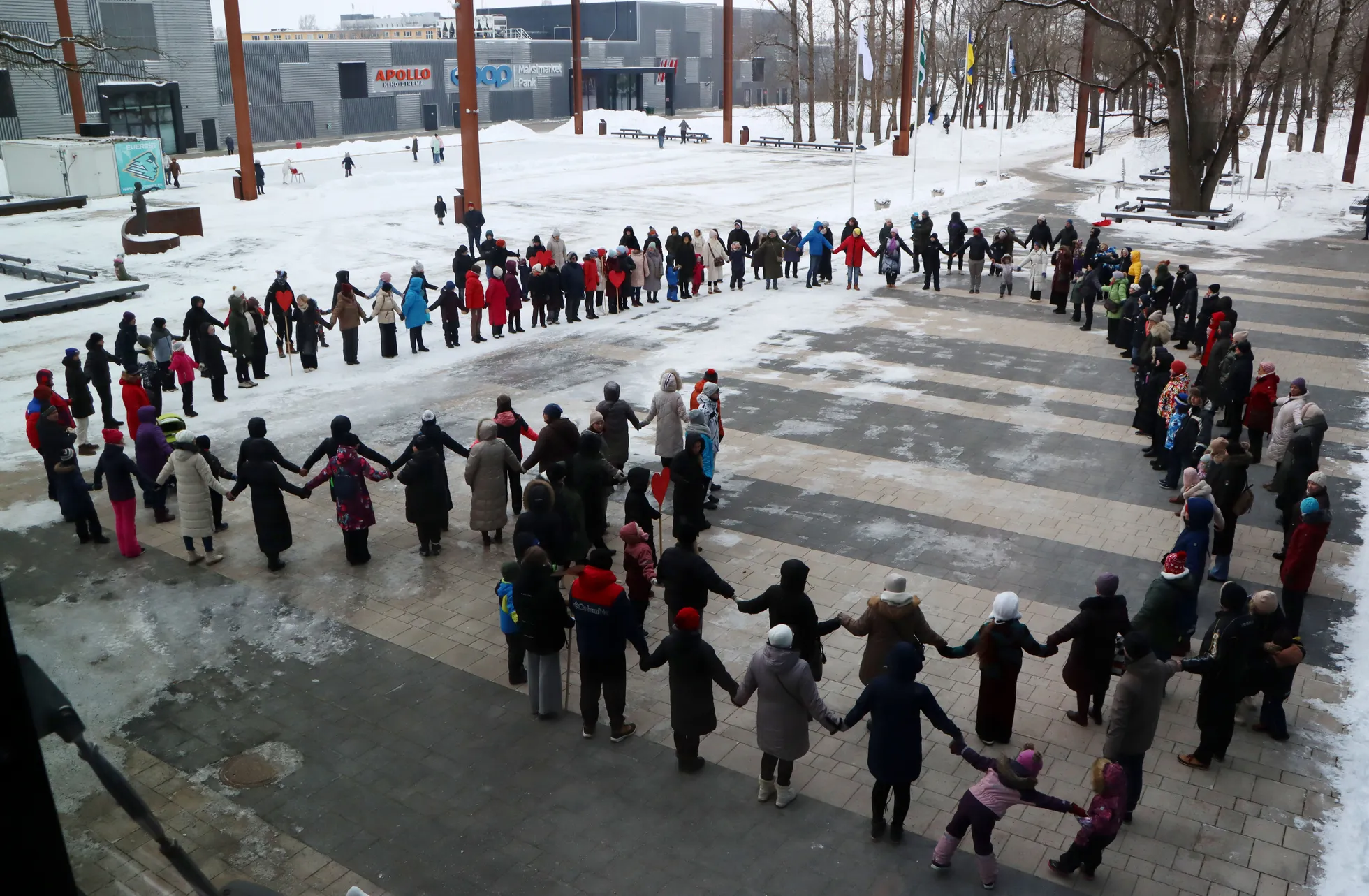 Сердце на музыкальной площади в Йыхви получилось, может, и не самое большое, но симпатичное.