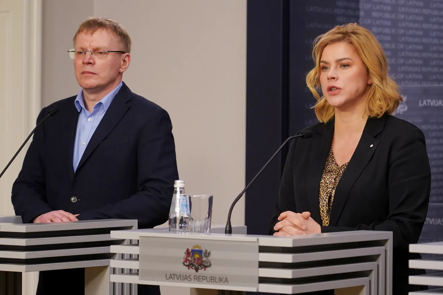 Гинтс Озолс и Эвика Силиня на пресс-конференции