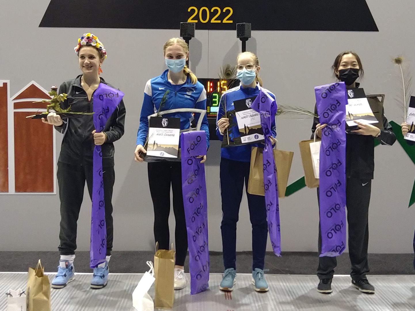 Победительницы этапа кубка Европы по фехтованию: Кайли Фэллон, Динара Анис, Бланка Вираг Наги и Сара Гу.