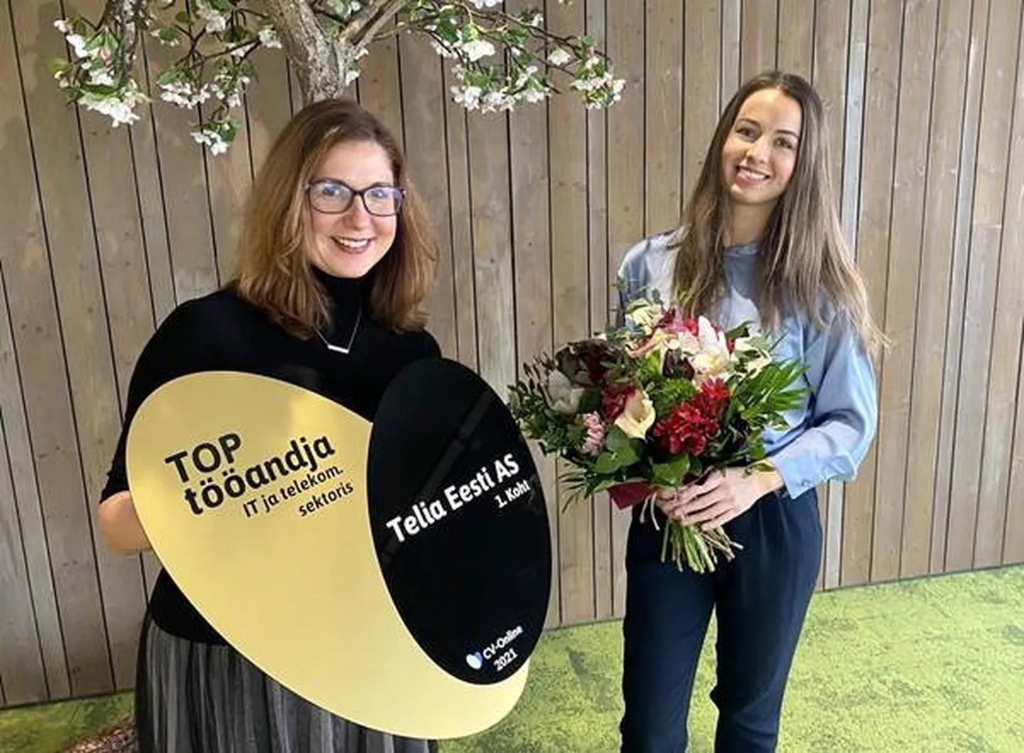 Telia personaliüksuse direktor Ingrid Viinapuu ja CV-Online Estonia turundusspetsialist Gertrud Sild.