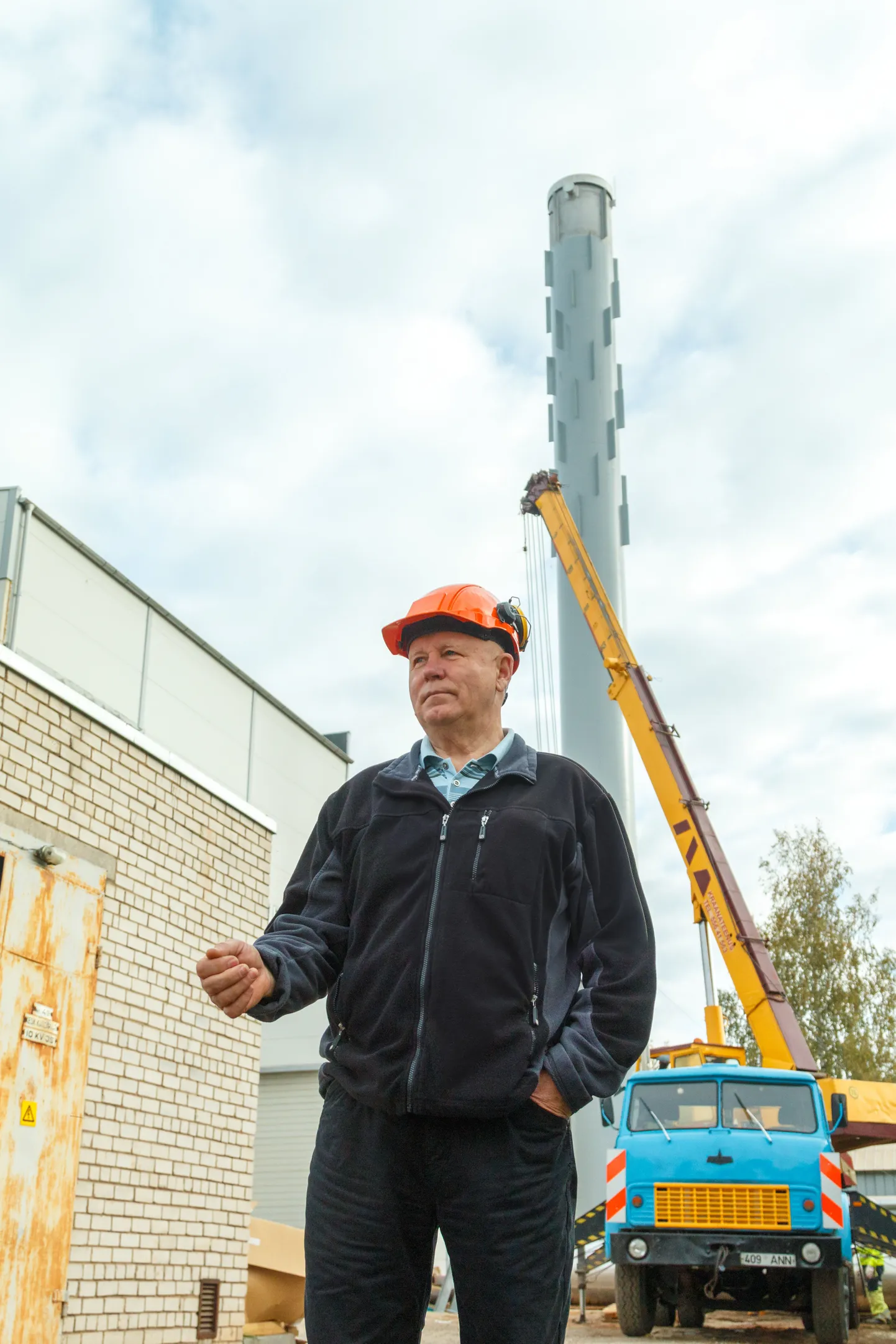 Valgas Pärna puiesteel asuva katlamaja hoovile on püsti pandud uus metallist korsten, millel kõrgust 30 meetrit. AS Utilitas Eesti Valga osakonna juhataja Raivo Variku sõnul on uus korsten üks osa suuremahulistest investeeringutest, mis Valgas ette võetud.