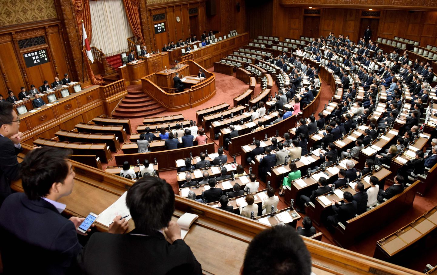 Jaapani parlamendi ülemkoda kiitis heaks keisri võimust loobumise