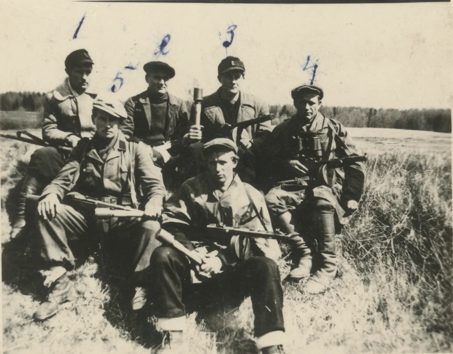 Martin Teppani salk Sadala vallas Tartumaal, üles võetud arvatavasti juunis 1945.
Ees keskel Martin Teppan, s.1925, langes lahingus 29.10.1945 Sadala vallas.
Nr 3. Uno Kask, s. 1927, langes samas lahingus
Nr 2. Leonhard Kadak, s. 1926, langes Sadalas 16.02.1946
Nr. 4. Voldemar Vaab, s. langes lahingus Hävituspataljoni varitsuses 22.12.1946 Tuimõisas.
Nr. 5. Karl Sommer, sai juulis 1945 raskelt haavata, uuesti metsavennaks sügisel 1945, langes vangi  märtsis 1946, hukkus Vorkuta laagris 1949.
Nr 1 Vello Kask, s.1919, langes vangi novembris 1945, sai 15 aastat, tuli koju ja suri vabas Eestis 2008.
